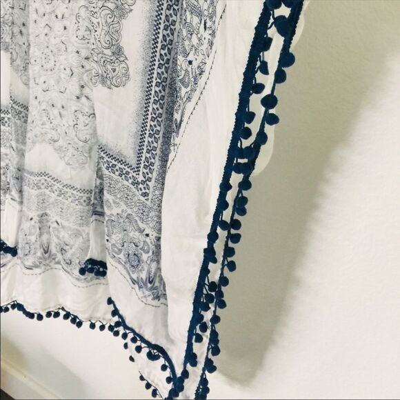 ✨ Blue Paisley Pom KIMONO✨ - Picture 7 of 8
